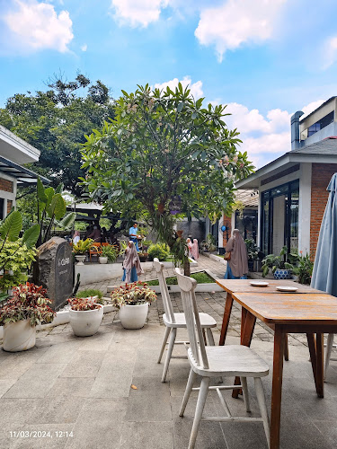 Comentarii opinii despre de'Clan Resto & Cafe Depok