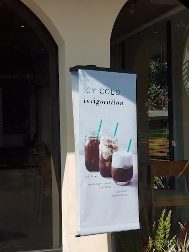 Starbucks Ciumbuleuit - Gastronomi dan perhotelan