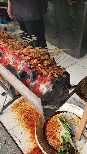 Sate Ayam Ponorogo Pak Seger - Surabaya