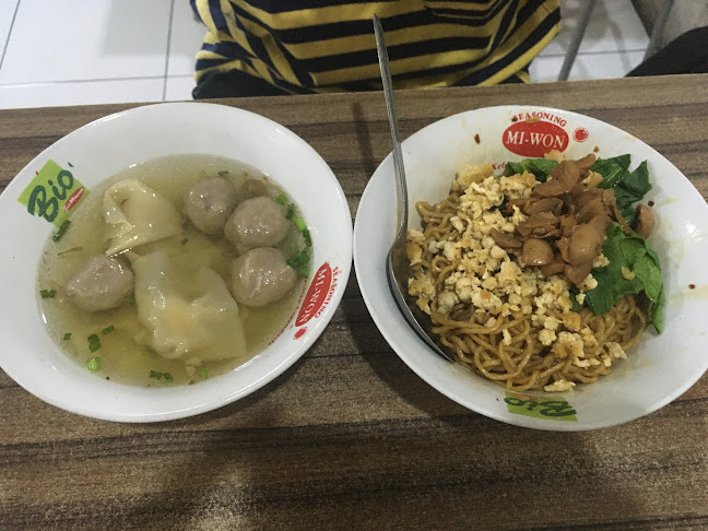 Mie Bandung Sesetan, Cabang Teuku umar - Gastronomi dan perhotelan