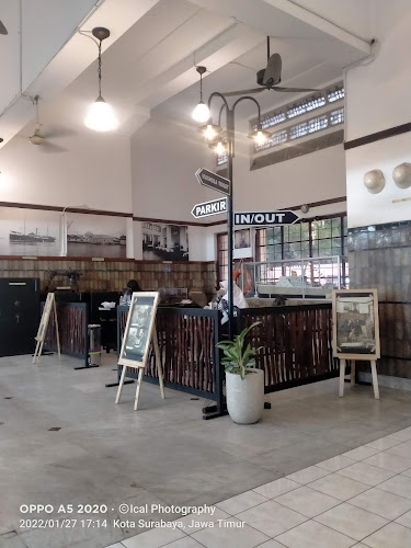 Pasar Pagi Tugu Pahlawan