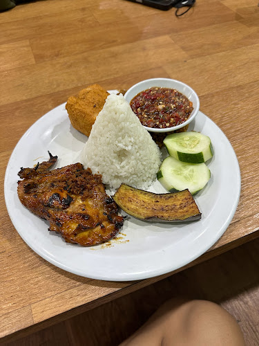 Comentarii opinii despre AYAM BAKAR WONG SOLO RUNGKUT MADYA