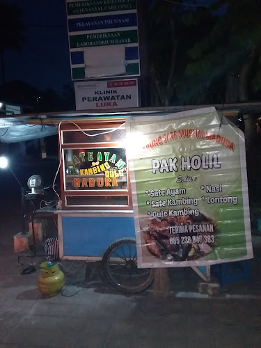Opinii despre Warung Sate Madura Pak Holil.bisa dipesan lewat gojek & grab în Kota Denpasar - Gastronomi dan perhotelan