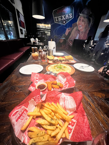 HotLicks Texas BBQ & Bar - Gastronomi dan perhotelan