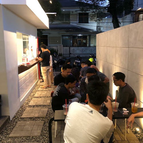 Jl. Natuna No.47, Kb. Pisang, Kec. Sumur Bandung, Kota Bandung, Jawa Barat 40112