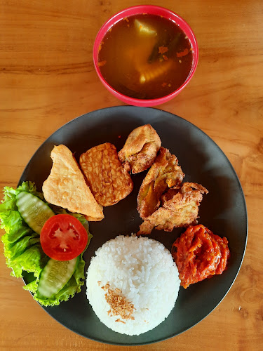 Opinii despre Teratai Cafe & Resto în Kota Tangerang - Gastronomi dan perhotelan