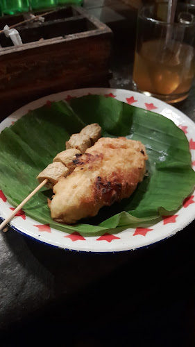 Opinii despre Wedangan Pendhopo în Kota Surakarta - Gastronomi dan perhotelan