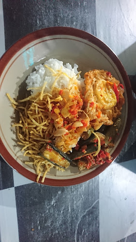 Comentarii opinii despre Warung Makan "Bu Alvy"