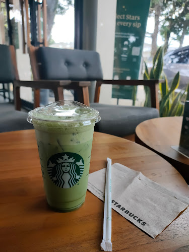 Opinii despre Starbucks Ciumbuleuit în Kota Bandung - Gastronomi dan perhotelan