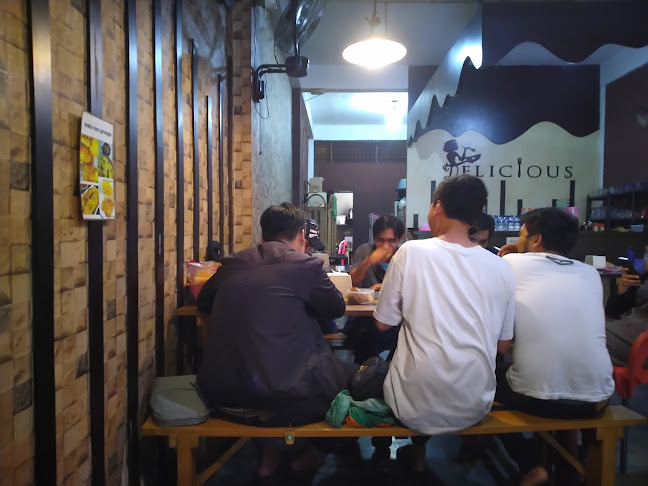 Jl. Imam Munandar, Tengkerang Sel., Kec. Bukit Raya, Kota Pekanbaru, Riau 28126