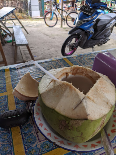 Wisata Kuliner Kelapa Muda Bandara - Gastronomi dan perhotelan