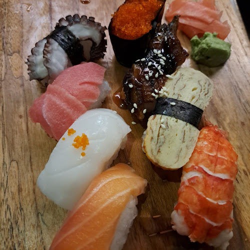 Tanoshi Izakaya Restaurant - Gastronomi dan perhotelan