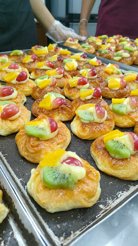 Opinii despre DELI TASTE în Kota Denpasar - Gastronomi dan perhotelan