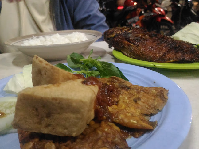 Warung Makan Nglaras - Gastronomi dan perhotelan