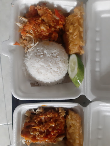 Ayam Geprek Deni's - Gastronomi dan perhotelan