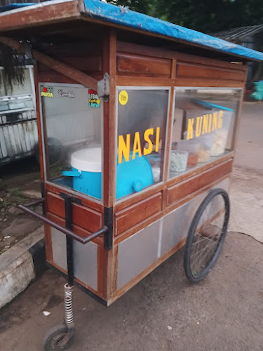 Opinii despre Nasi Kuning Depan Pom Bensin în Kota Tangerang Selatan - Gastronomi dan perhotelan