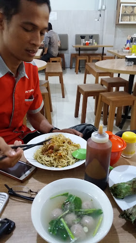 Mie Ayam Aloi - Gastronomi dan perhotelan