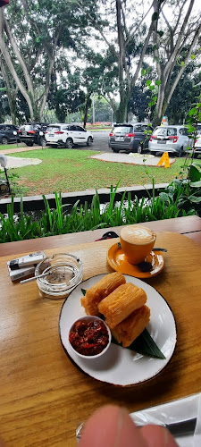 Emerald Tree Resto & Coffee Bar - Gastronomi dan perhotelan