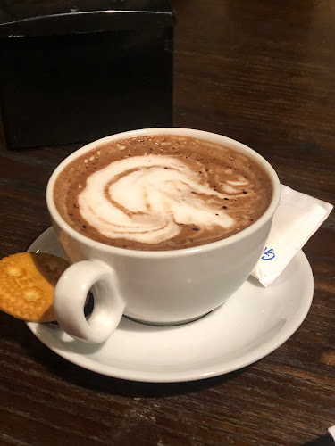 bundaran, Cafe area, l Jl. Jend. Sudirman, Simpang Tiga, Kec. Bukit Raya, Kota Pekanbaru, Riau 28288