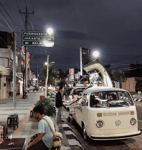 Repeat Caffeine Dealer - Gastronomi dan perhotelan