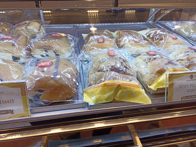 Holland Bakery - RS Urip Sumoharjo - Gastronomi dan perhotelan
