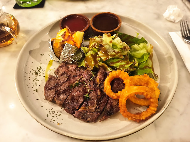 OURA - Cafe & Restaurant