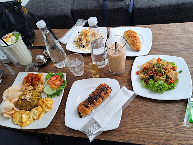 Tjimanoek Koffie & Meals (Koffie, Meals, Billiard & Breakfast)