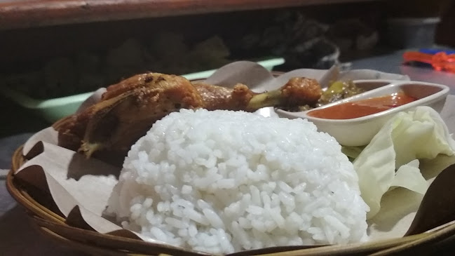 Opinii despre Lalapan Bebek Dan Ayam Goreng Spesial Sambal Ijo Mas Toni în Kota Mataram - Gastronomi dan perhotelan