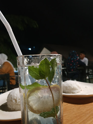 Jl. Syiah Kuala No.14, Bandar Baru, Kec. Kuta Alam, Kota Banda Aceh, Aceh 24415