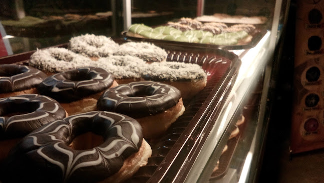 Opinii despre Local Donut Lapak Ceria în Kota Kendari - Gastronomi dan perhotelan