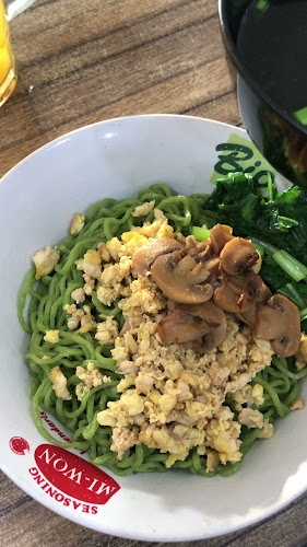 Mie Bandung Sesetan, Cabang Teuku umar - Gastronomi dan perhotelan