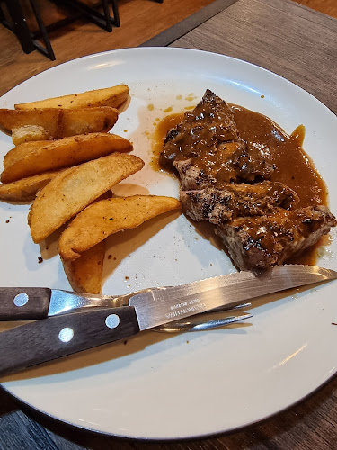 Loop - Graha Famili - Gastronomi dan perhotelan