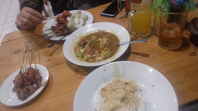 Opinii despre Sate Tongseng Pasutri în Kota Tangerang Selatan - Gastronomi dan perhotelan