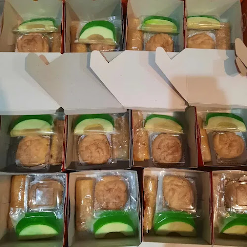 Opinii despre Toko Kue Ny Nina Cieunteung în Kab. Tasikmalaya - Gastronomi dan perhotelan