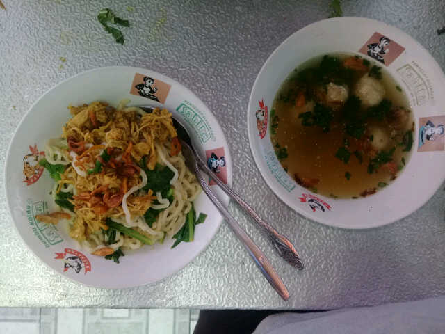 Opinii despre BAKSO & MIE AYAM PLENOS în Kota Palembang - Gastronomi dan perhotelan
