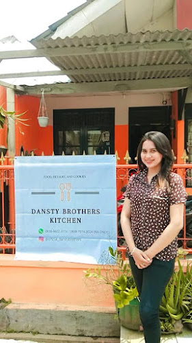 Opinii despre Waroeng Dansty în Kota Depok - Gastronomi dan perhotelan