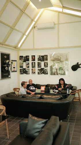 Rumah Makan Budja - Gastronomi dan perhotelan