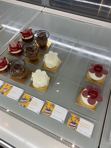 Goolali Gelato Bar & Patisserie - Gastronomi dan perhotelan