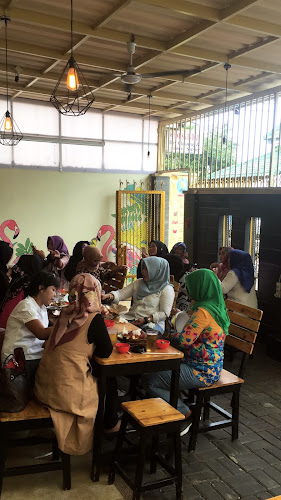 THE BANANAS - Gastronomi dan perhotelan