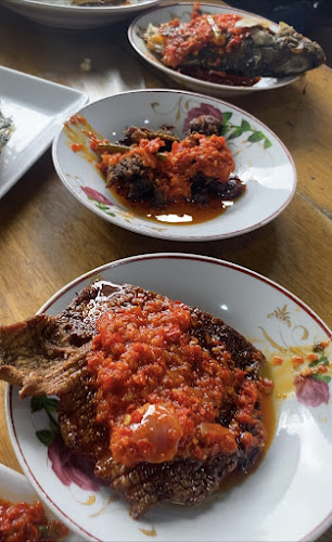 Opinii despre Lapau nasi Da Man Tapi Sawah în Kota Bukittinggi - Gastronomi dan perhotelan