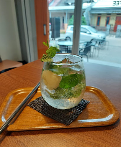 Garis Tengah Coffee - Gastronomi dan perhotelan