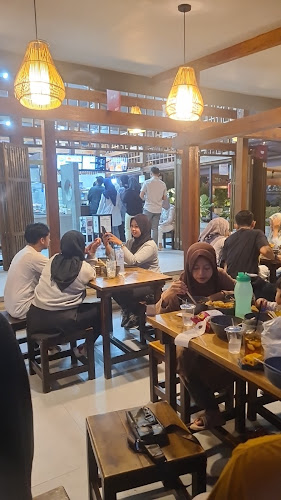 Warung Lancar, Dekat, Jl. Gotong Royong, Salekoe, Kec. Wara Tim., Kota Palopo, Sulawesi Selatan 91923