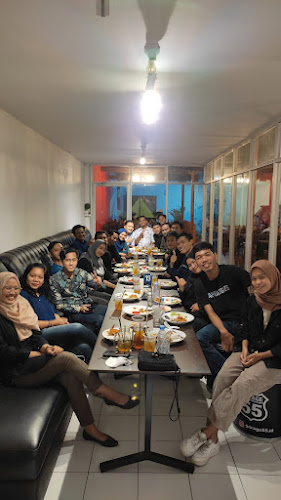 Cafe Garage55 - Gastronomi dan perhotelan