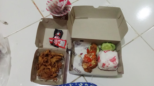 Opinii despre JFC (JAYA FRIED CHICKEN) în Kota Denpasar - Gastronomi dan perhotelan