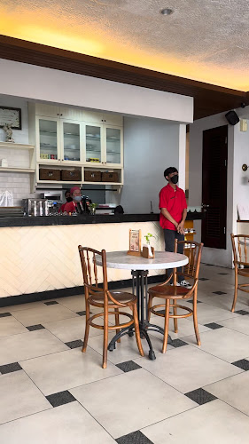 MAMA Toko Kue dan Es Krim - Gastronomi dan perhotelan