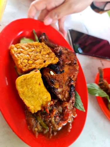 Opinii despre Ayam Penyet Pemuda Semarang în Kota Pekanbaru - Gastronomi dan perhotelan