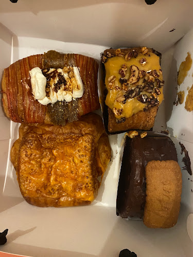 Sheraton Surabaya Hotel & Towers, Jl. Embong Malang No.25-31, Kedungdoro, Kec. Tegalsari, Surabaya, Jawa Timur 60261