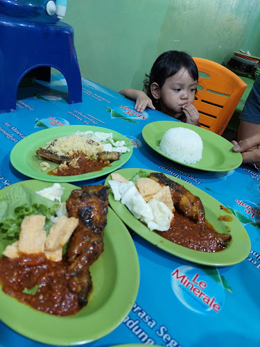 Ayam Penyet dan Pecel Lele Angkringan H. Kasni - Kota Dumai