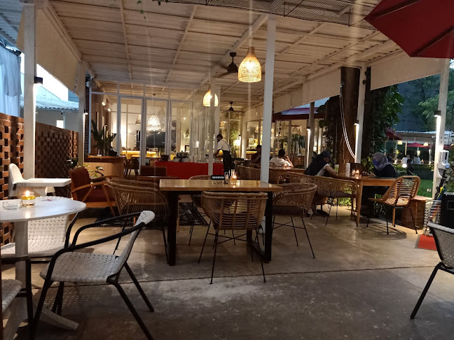 Comentarii opinii despre Emerald Tree Resto & Coffee Bar