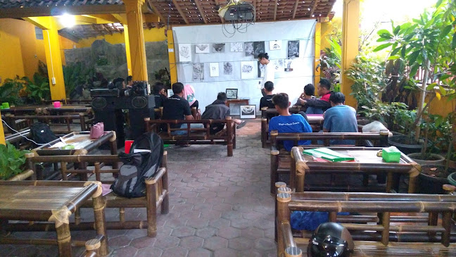 Angkringan Lelungguhan - Gastronomi dan perhotelan